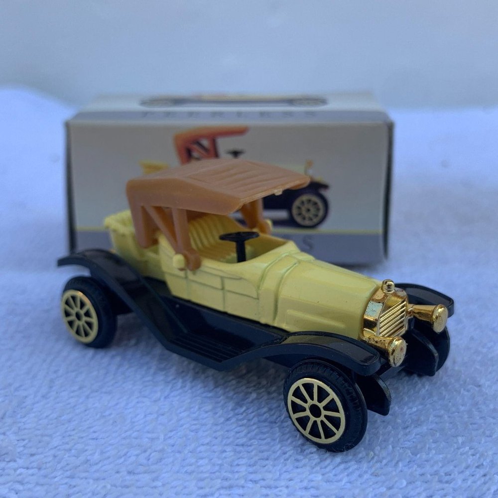 Peerless Readers Digest Die Cast Car